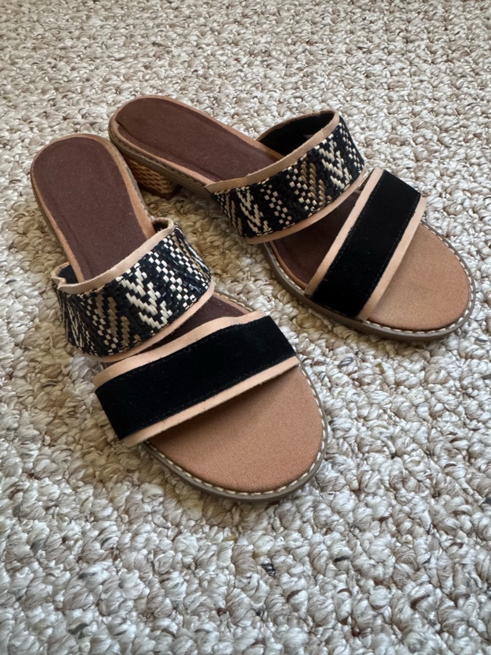 Toms Mariposa Women’s 2 strap slide sandal small heel Slip on Sz 8 **See Note**